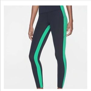 Athleta yin 7/8 leggings in a size small
